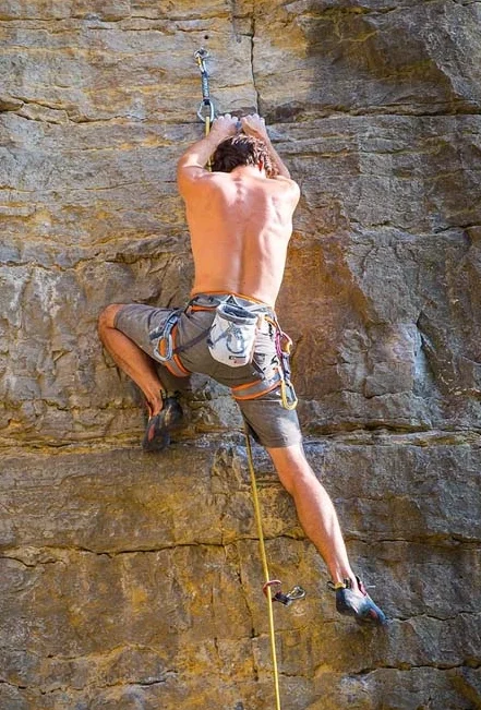 Seguros deportivo de escalada-Escalador en pared -ASEDEB