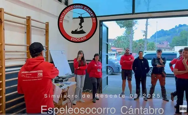 Simulacro de Rescate de Esocan en Cueva Mur Ramales d ela Victoria Septiembre 2025